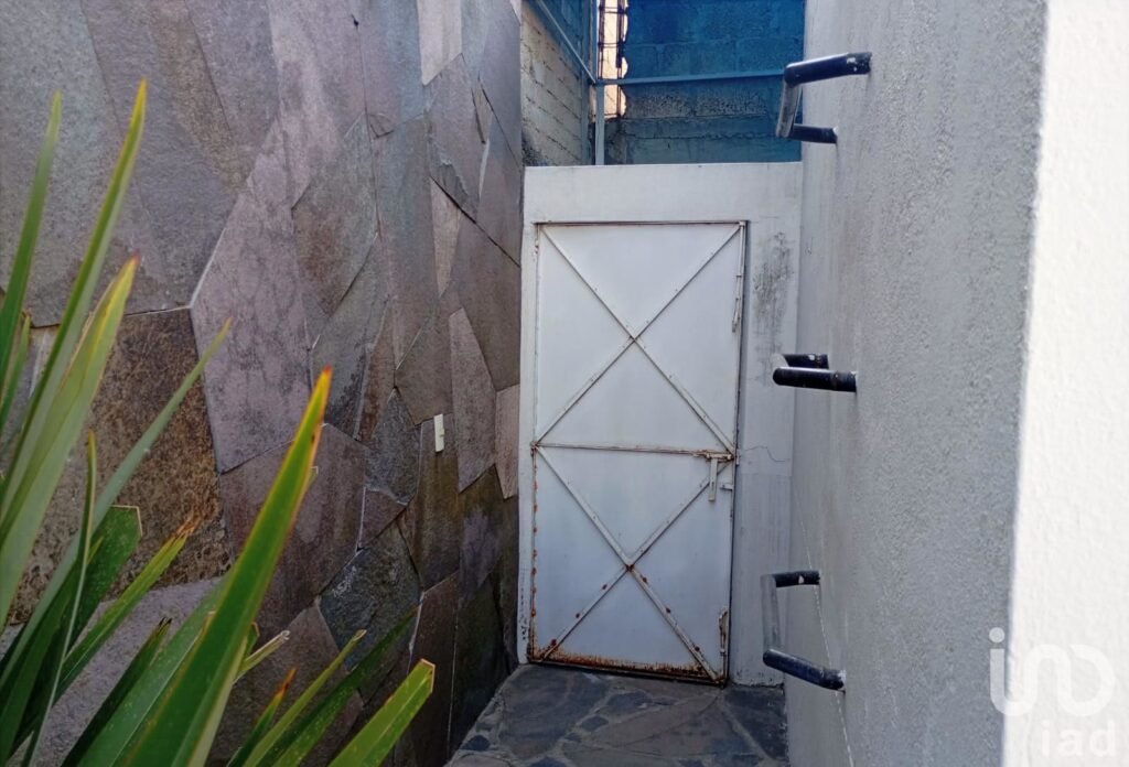 Casa en venta en el corazon de Apan Hidalgo, Lista para habitar, con Local.