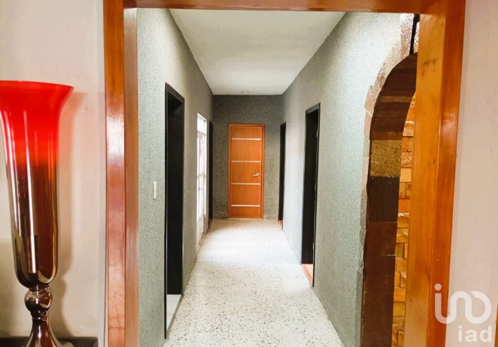 Casa en venta en el corazon de Apan Hidalgo, Lista para habitar, con Local.