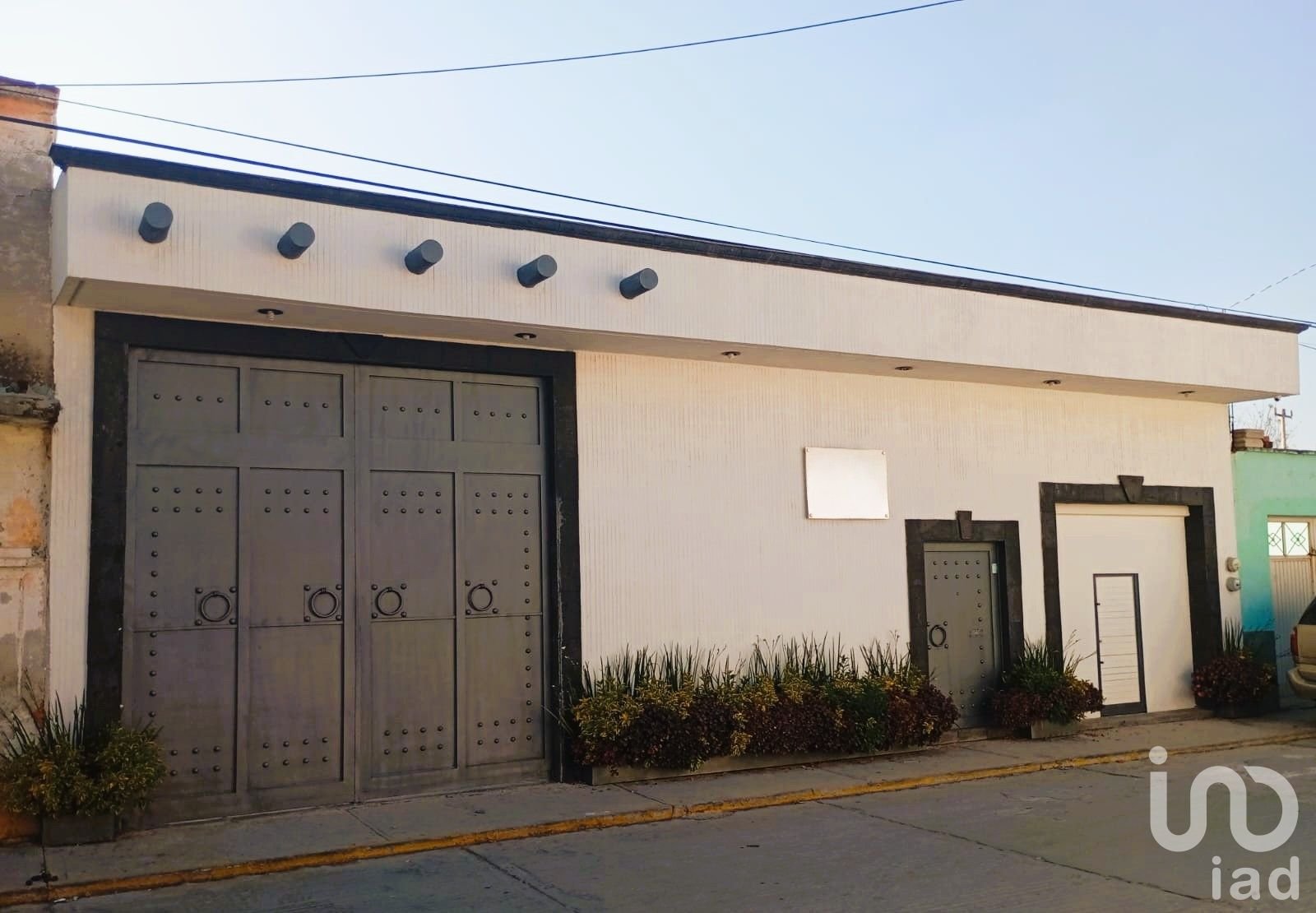 Casa en venta en el corazon de Apan Hidalgo, Lista para habitar, con Local.