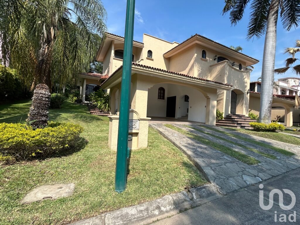 Venta de casa residencial en Parque Royal en la ciudad de Colima