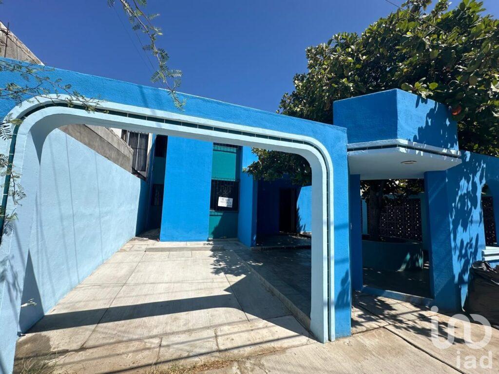 Casa en venta en colonia Fovissste en la calle principal