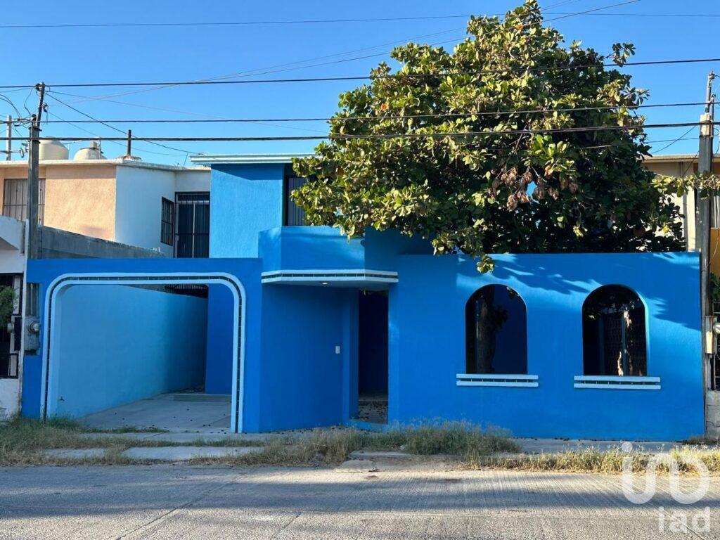 Casa en venta en colonia Fovissste en la calle principal