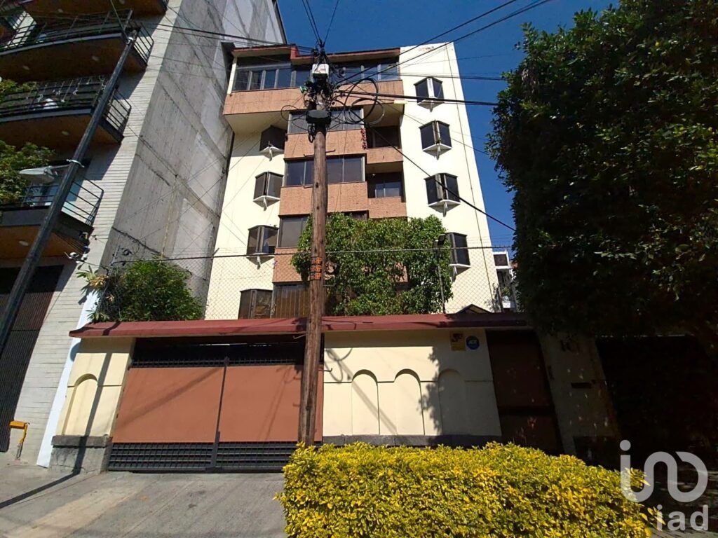 DEPARTAMENTO CON USO DE SUELO RESIDENCIAL Y DE OFICINAS EN SAN JOSÉ INSURGENTES