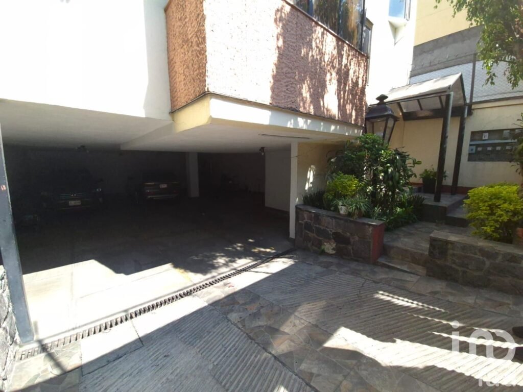 DEPARTAMENTO CON USO DE SUELO RESIDENCIAL Y DE OFICINAS EN SAN JOSÉ INSURGENTES