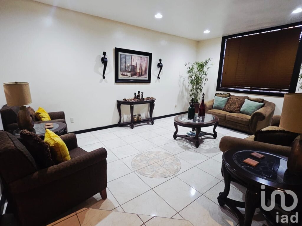 RESIDENCIA AMUEBLADA  EN RENTA SECTOR FRACC. HACIENDA DEL CAMPANARIO CD. JUAREZ CHIH