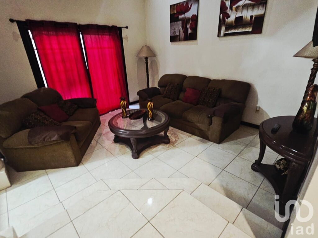 RESIDENCIA AMUEBLADA  EN RENTA SECTOR FRACC. HACIENDA DEL CAMPANARIO CD. JUAREZ CHIH
