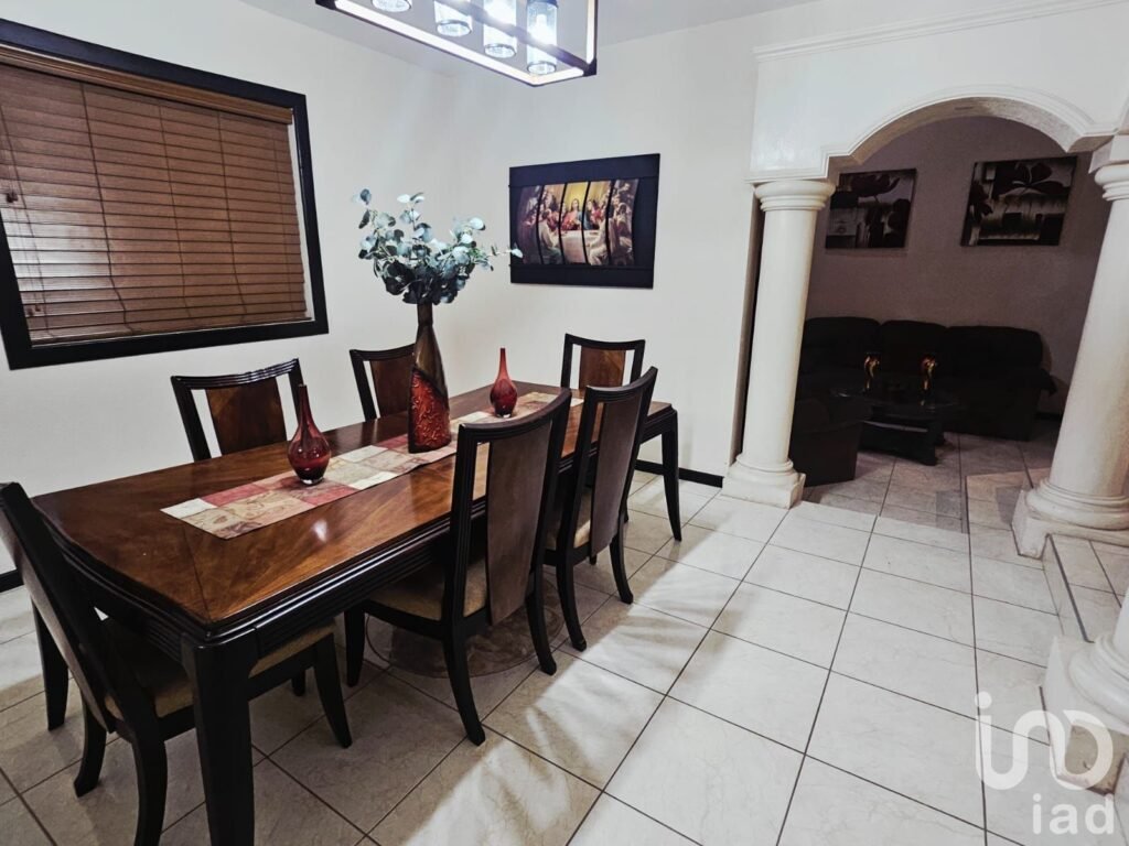 RESIDENCIA AMUEBLADA  EN RENTA SECTOR FRACC. HACIENDA DEL CAMPANARIO CD. JUAREZ CHIH
