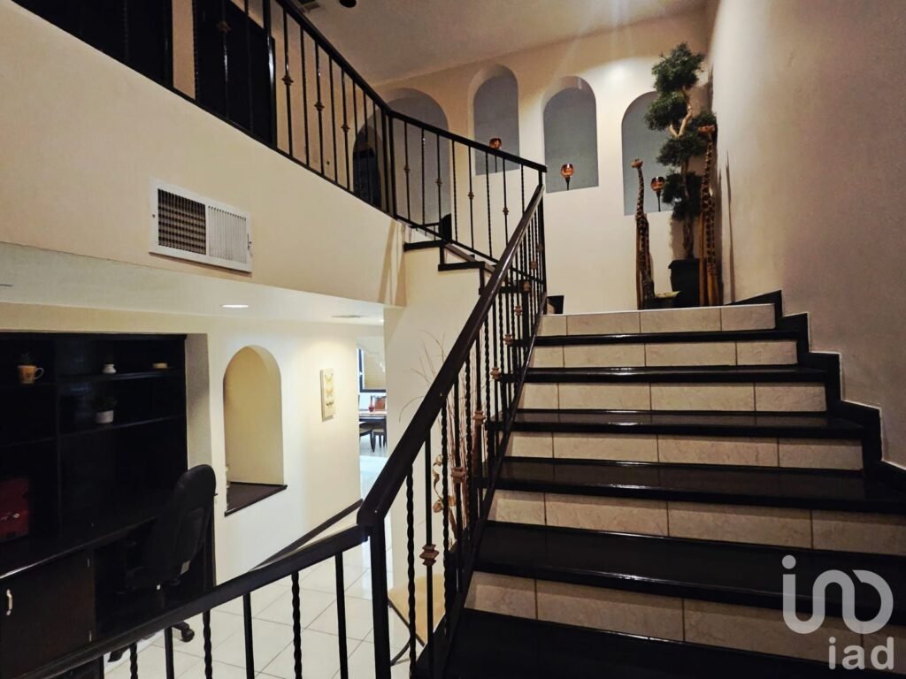RESIDENCIA AMUEBLADA  EN RENTA SECTOR FRACC. HACIENDA DEL CAMPANARIO CD. JUAREZ CHIH