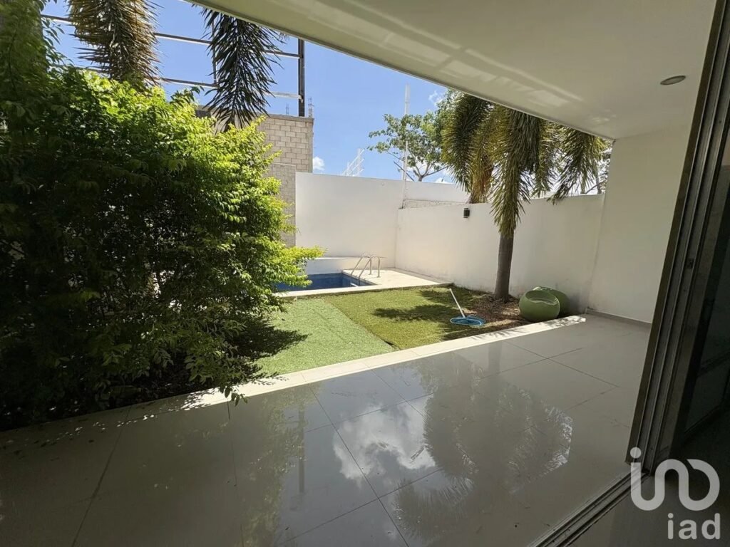 Casa en Renta AMUEBLADA con Piscina en Altabrisa