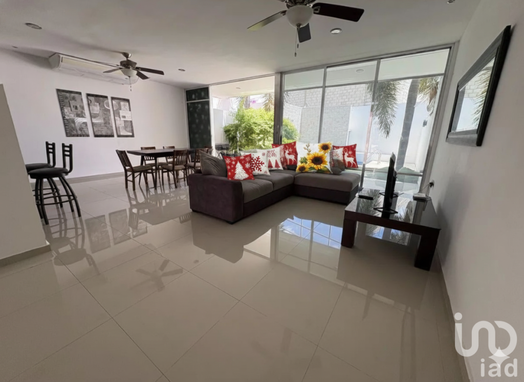 Casa en Renta AMUEBLADA con Piscina en Altabrisa