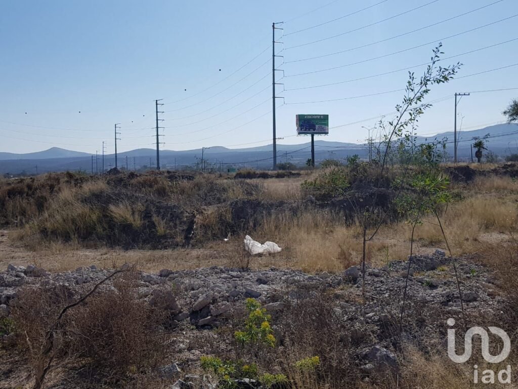 Venta de Terreno sobre Blvd Aeropuerto a un Lado de Compas en Aguascalientes