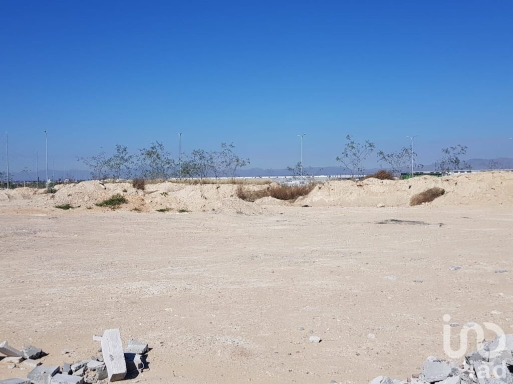 Venta de Terreno sobre Blvd Aeropuerto a un Lado de Compas en Aguascalientes