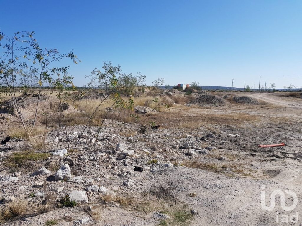 Venta de Terreno sobre Blvd Aeropuerto a un Lado de Compas en Aguascalientes