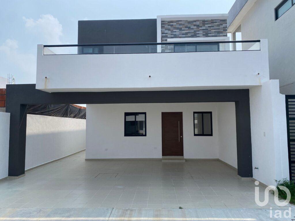 ¡Tu nuevo hogar con alberca! Casa en Venta 179 m2 en Lomas de la Rioja II, Alvarado, Veracruz