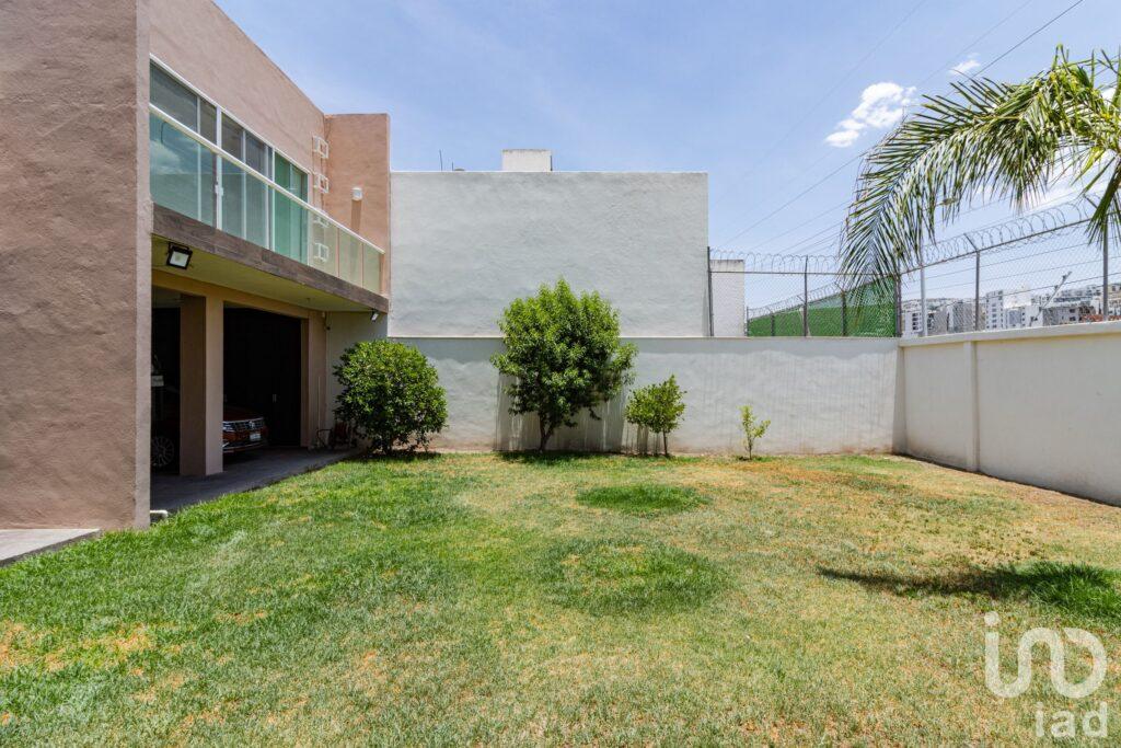 VENTA DE CASA  EN FRACCIONAMIENTO MIRAVALLE EN SAN LUIS POTOSI