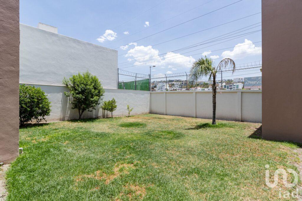 VENTA DE CASA  EN FRACCIONAMIENTO MIRAVALLE EN SAN LUIS POTOSI
