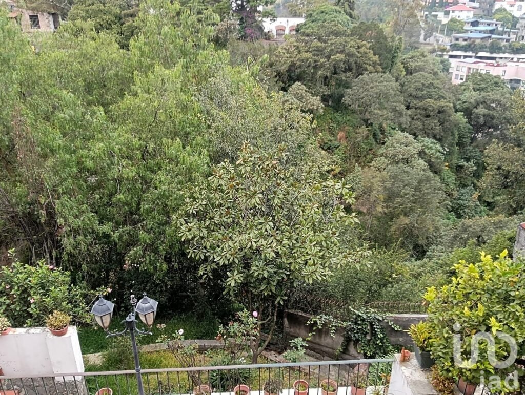 Terreno habitacional con construcción existente, Cuajimalpa (activo para inversión)