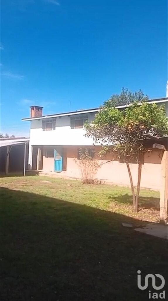 Se Vende Terreno Con Oficina, Casa y Bodegas a un Costado de VW