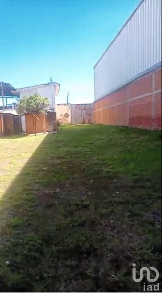 Se Vende Terreno Con Oficina, Casa y Bodegas a un Costado de VW