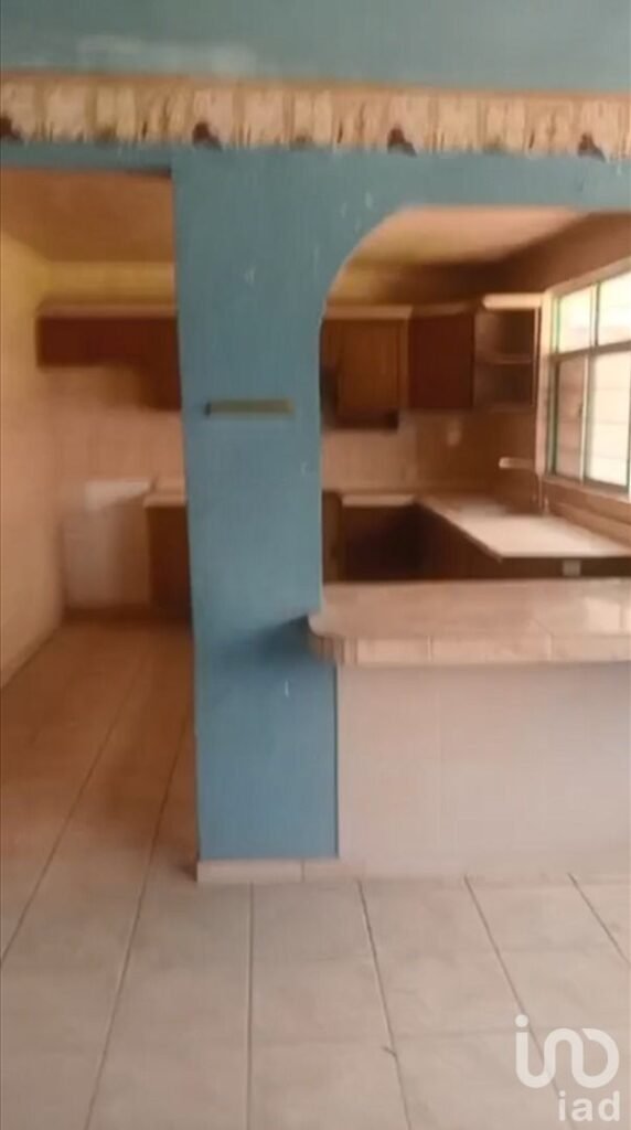 Se Vende Terreno Con Oficina, Casa y Bodegas a un Costado de VW