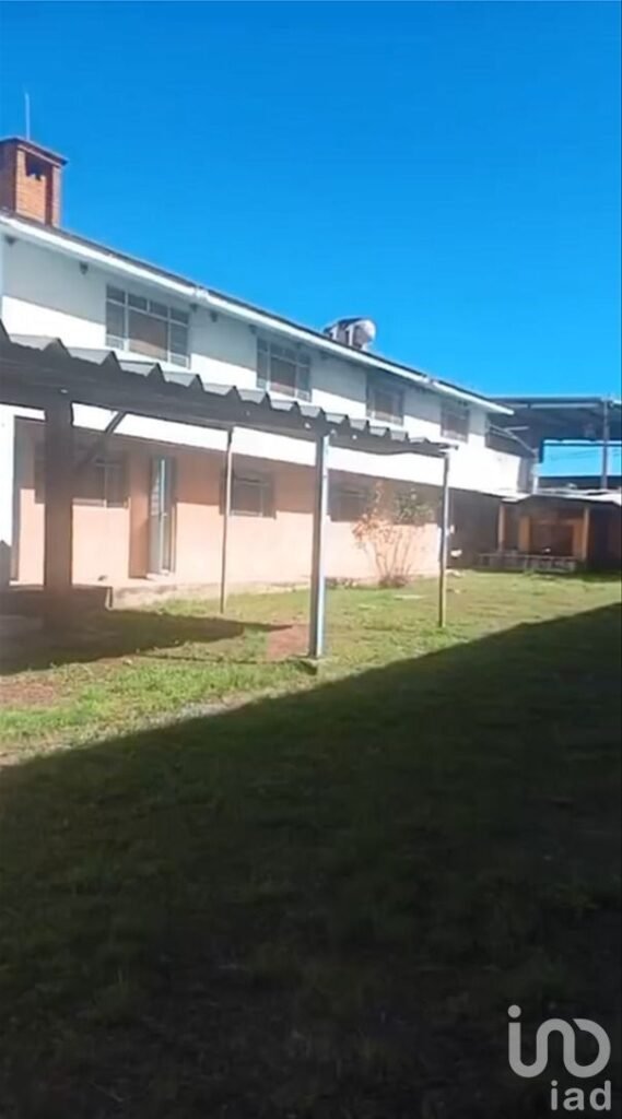 Se Vende Terreno Con Oficina, Casa y Bodegas a un Costado de VW