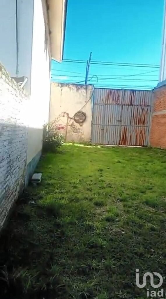 Se Vende Terreno Con Oficina, Casa y Bodegas a un Costado de VW