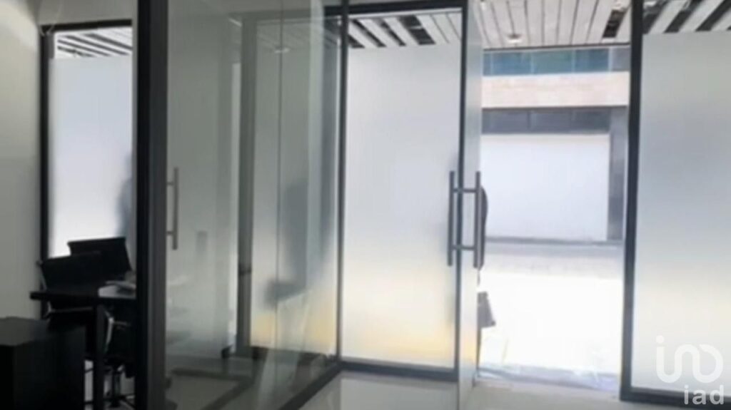 LOCAL COMERCIAL EN UNA UBICACIÓN PRIVILEGIADA, A PASOS DE QUINTA AVENIDA, PLAYA DEL CARMEN.