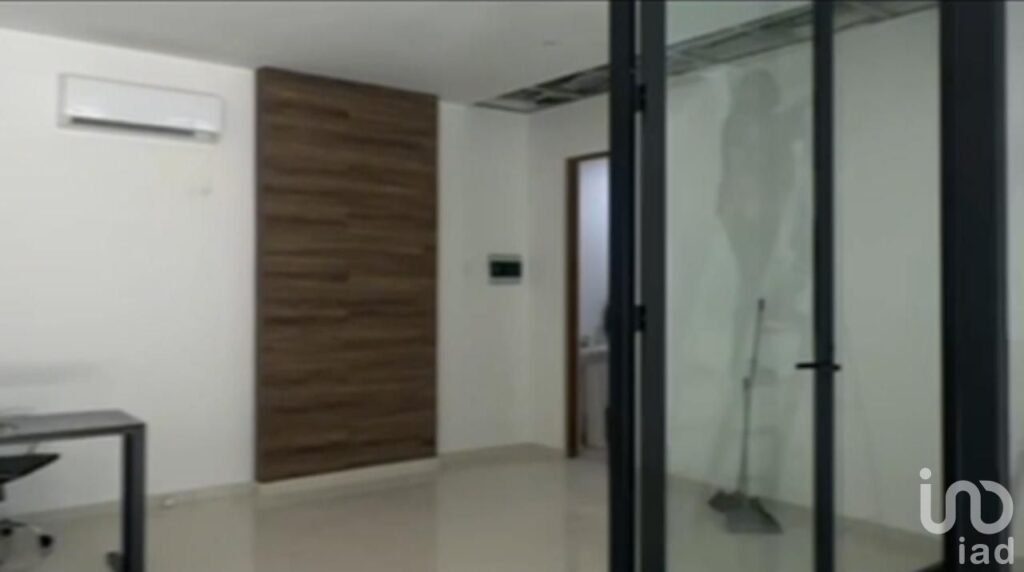 LOCAL COMERCIAL EN UBICACIÓN ESTRATÉGICA, A SOLO METROS DE LA 5TA AVENIDA EN PLAYA DEL CARMEN.
