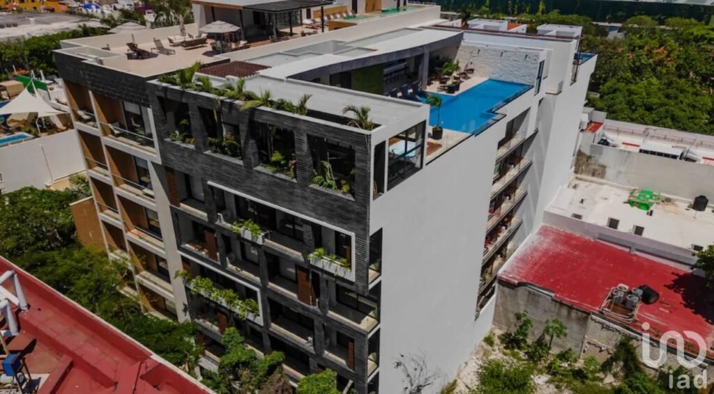 LOCAL COMERCIAL EN UBICACIÓN ESTRATÉGICA, A SOLO METROS DE LA 5TA AVENIDA EN PLAYA DEL CARMEN.
