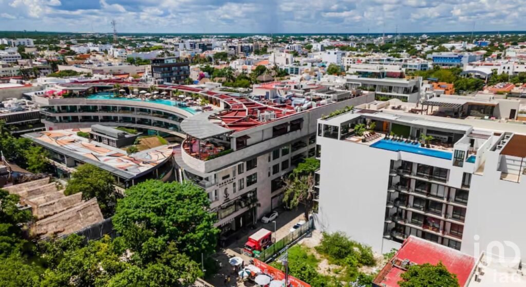 LOCAL COMERCIAL EN UBICACIÓN ESTRATÉGICA, A SOLO METROS DE LA 5TA AVENIDA EN PLAYA DEL CARMEN.