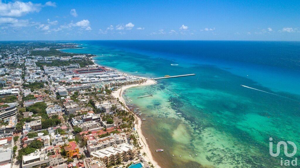 LOCAL COMERCIAL EN UBICACIÓN ESTRATÉGICA, A SOLO METROS DE LA 5TA AVENIDA EN PLAYA DEL CARMEN.