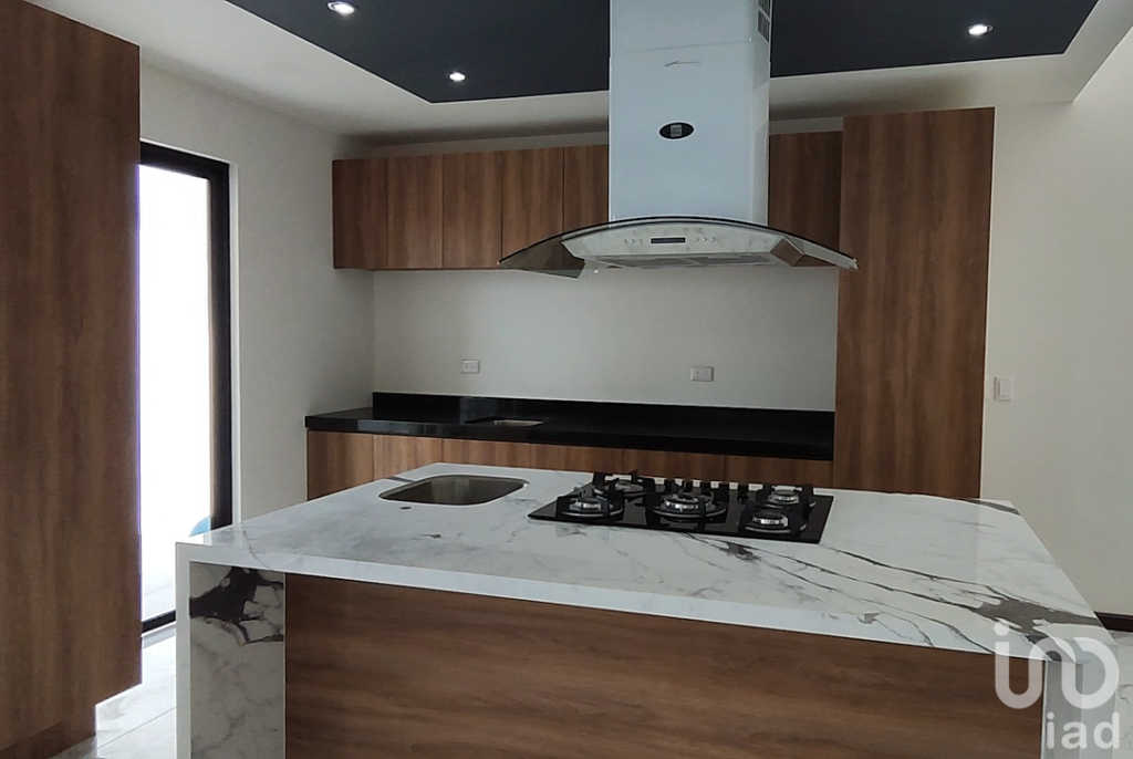 Casa con Isla de Granito y Gran Casa Club en Lomas de Angelópolis