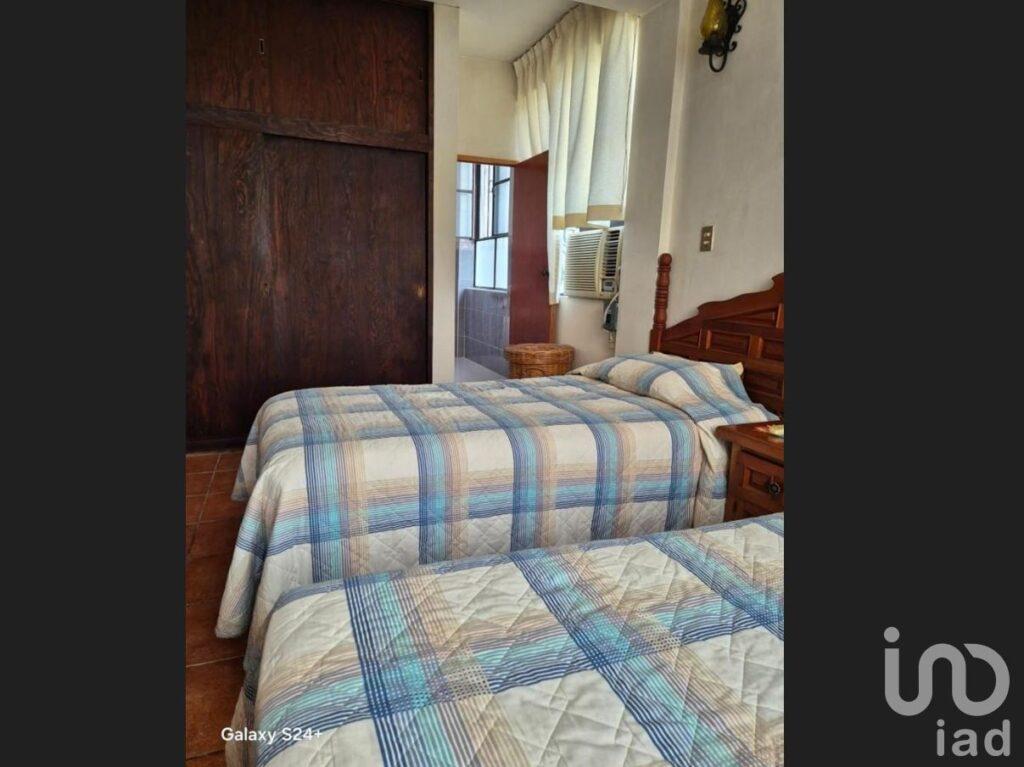 CASA EN VENTA CON TERRENO CON POTENCIAL COMERCIAL por 20 DE NOVIEMBRE