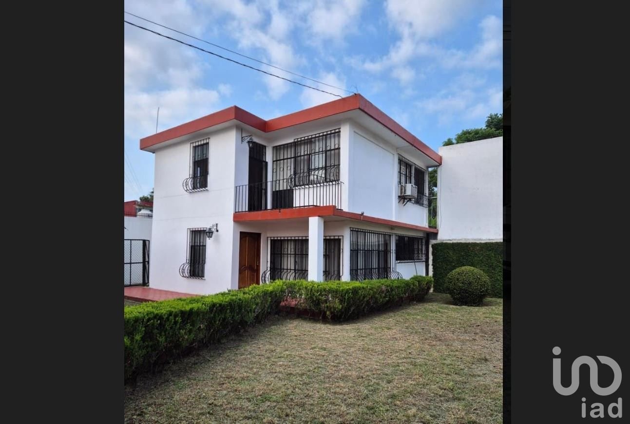 CASA EN VENTA CON TERRENO CON POTENCIAL COMERCIAL por 20 DE NOVIEMBRE CASA EN VENTA CON TERRENO CON POTENCIAL COMERCIAL por 20 DE NOVIEMBRE