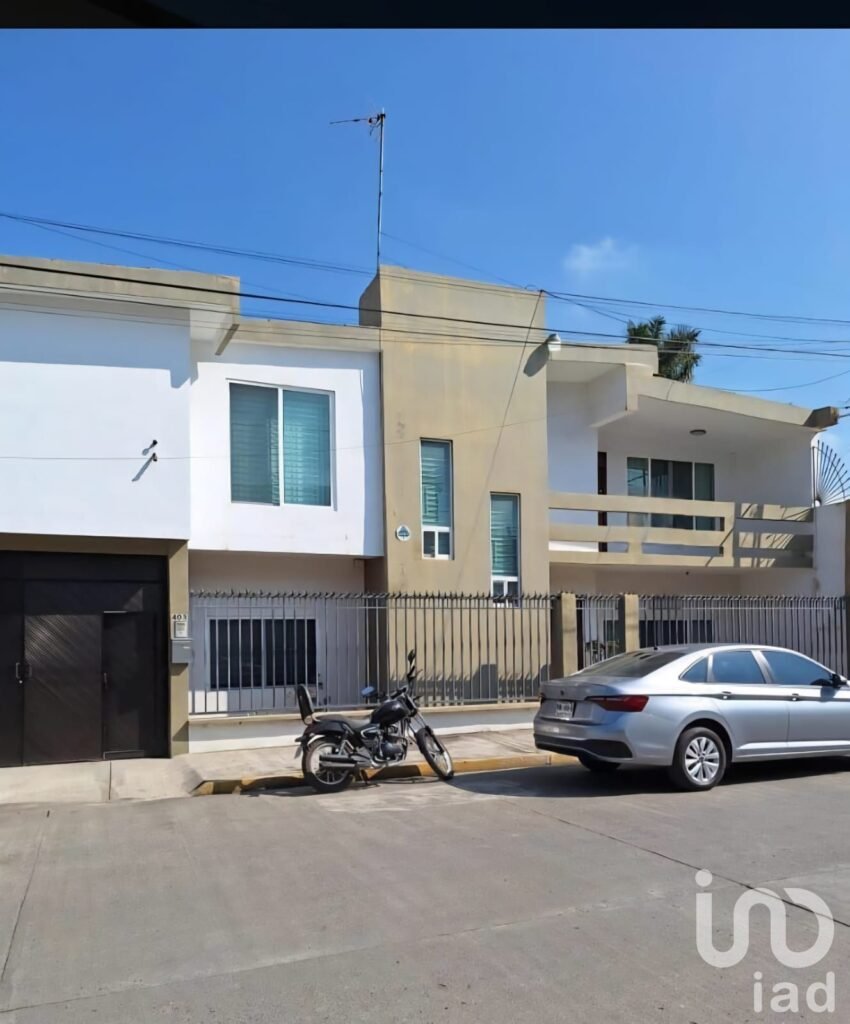 Casa en venta Equipada en Madera Fina Zona Chapultepec