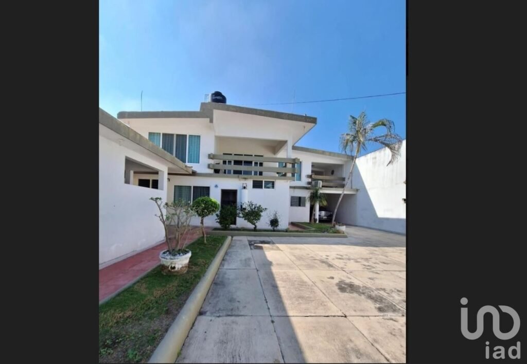 Casa en venta Equipada en Madera Fina Zona Chapultepec