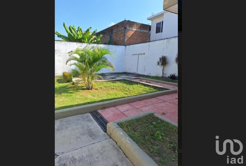 Casa en venta Equipada en Madera Fina Zona Chapultepec