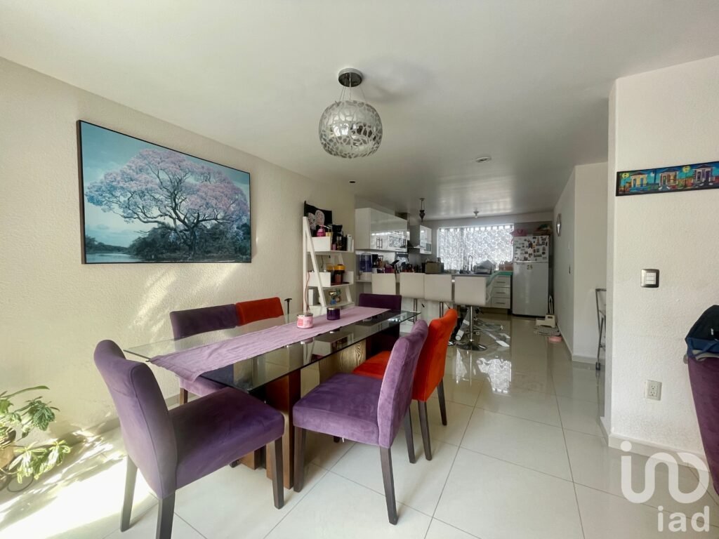 Casa en Venta con Roof Garden, Amplios Espacios, a minutos de Galerías Atizapán, Edo Mex.