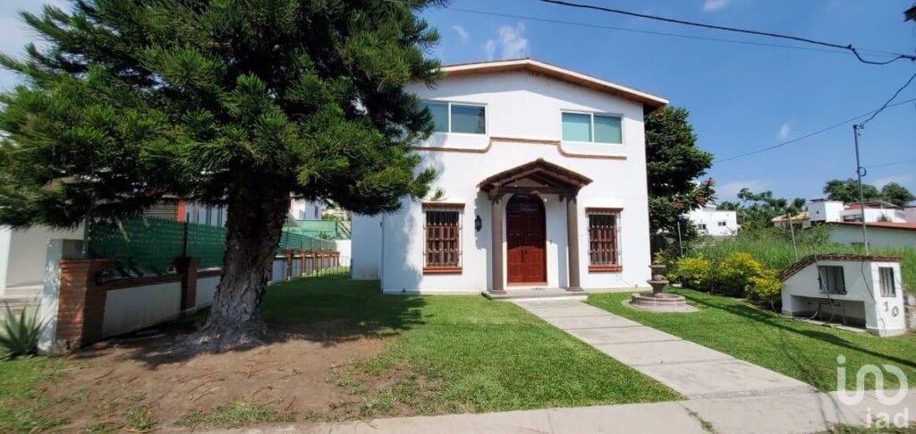CASA EN VENTA AMUEBLADA- LOMAS DE COCOYOC MORELOS