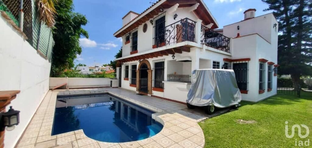 CASA EN VENTA AMUEBLADA- LOMAS DE COCOYOC MORELOS