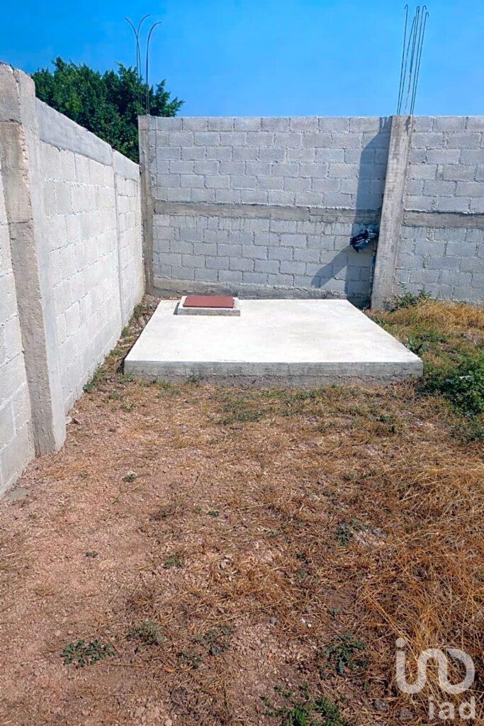 VENTA DE TERRENO BARDEADO CON PORTON EN AYALA