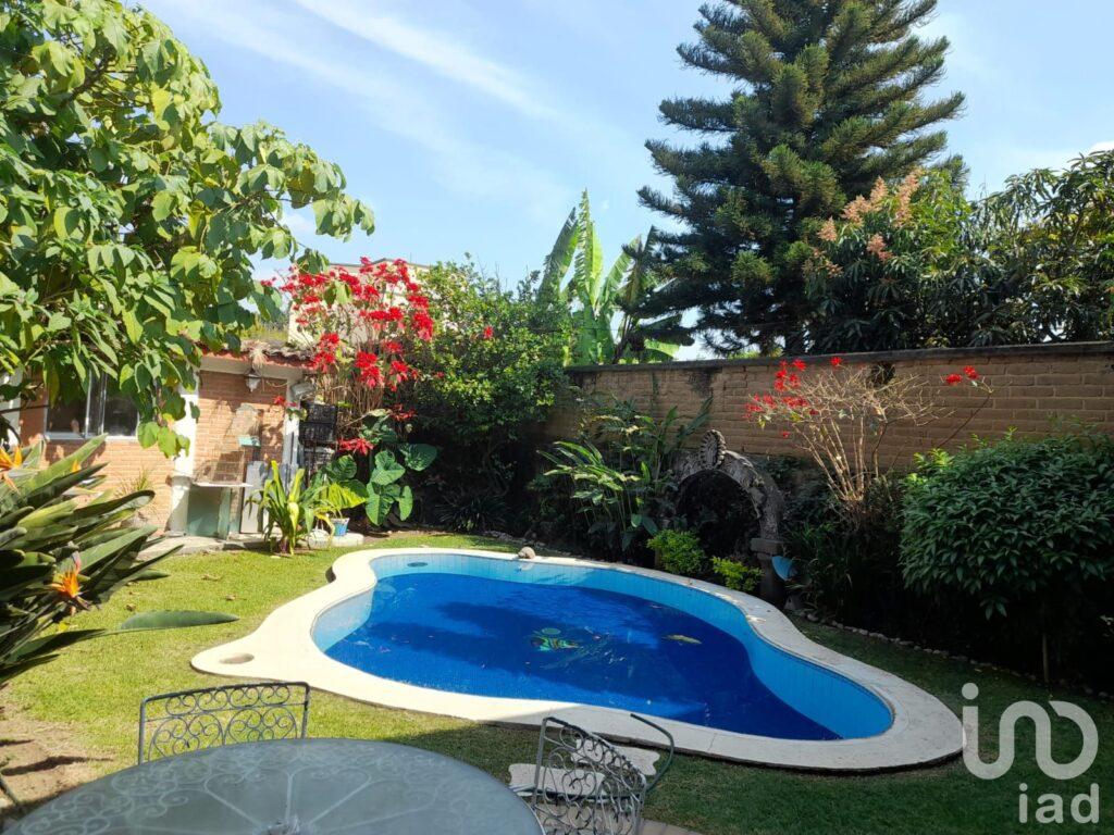 Casa en venta dentro de fraccionamiento con vigilancia al norte de Cuernavaca