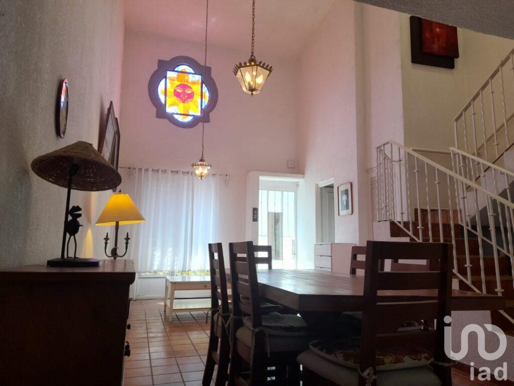 Casa en venta dentro de fraccionamiento con vigilancia al norte de Cuernavaca