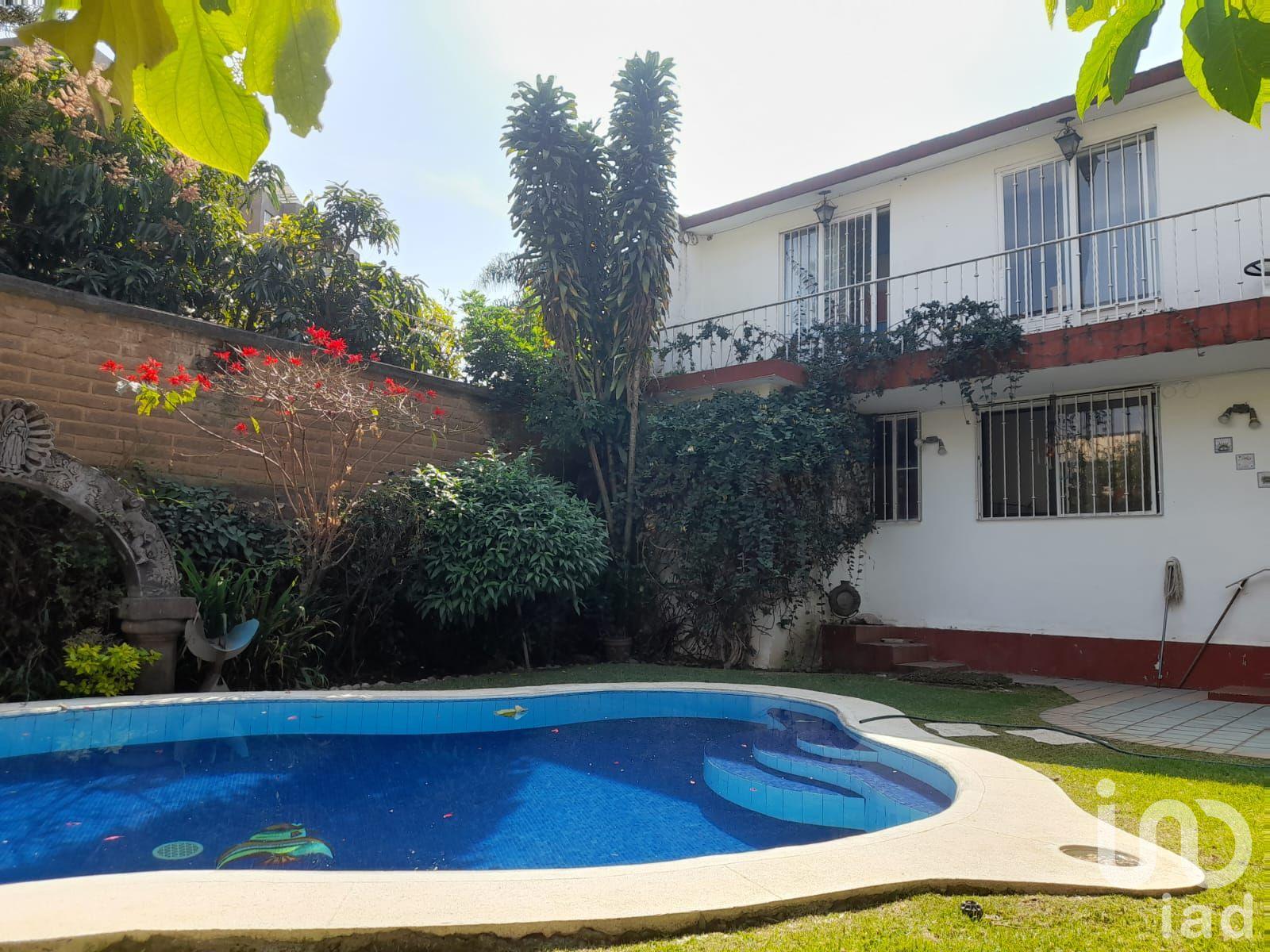 Casa en venta dentro de fraccionamiento con vigilancia al norte de Cuernavaca
