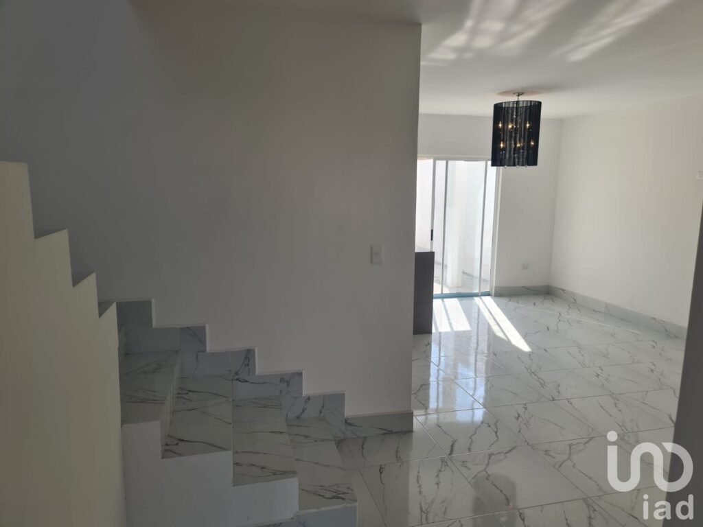 Casa EN RENTA en Col. La Montaña Residencial (Zona Cumbre García)