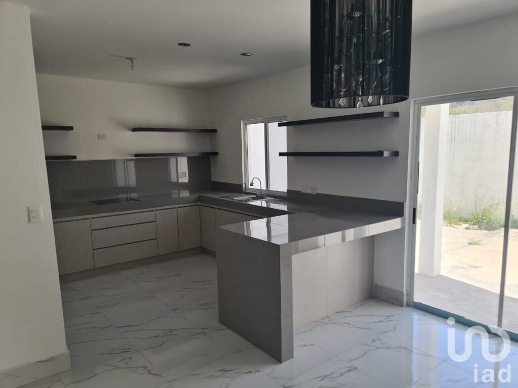 Casa EN RENTA en Col. La Montaña Residencial (Zona Cumbre García)
