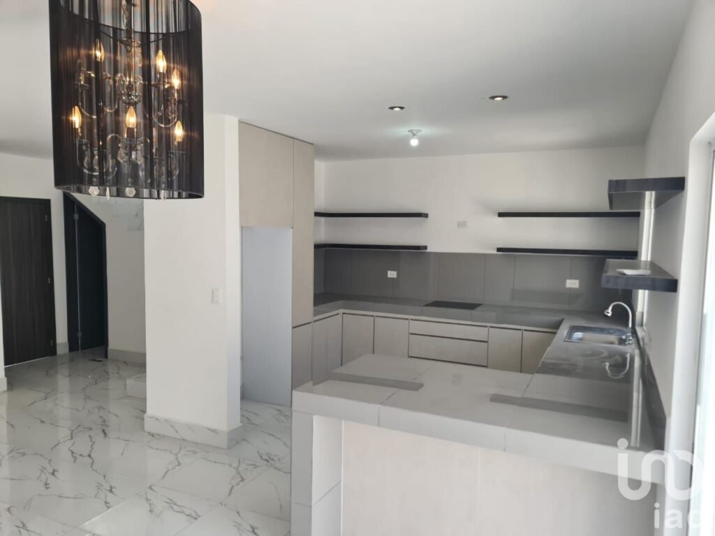 Casa EN RENTA en Col. La Montaña Residencial (Zona Cumbre García)