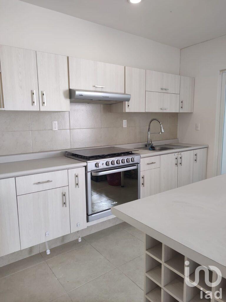 Casa en venta modelo Acacia en P. Natura, con lavanderia cerrada, canceles de vidrio templado