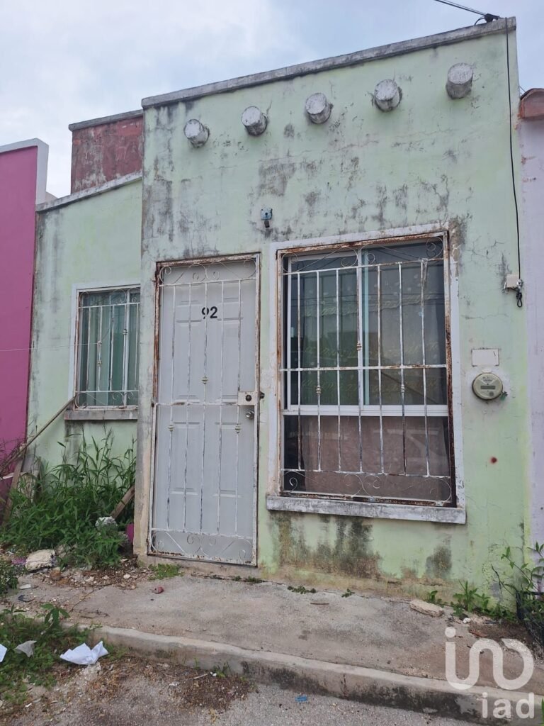 Casa de oportunidad. MANZANA 11 - VILLAS DE OTOCH, Priv. El Ciruelo. Entrega inmediata.