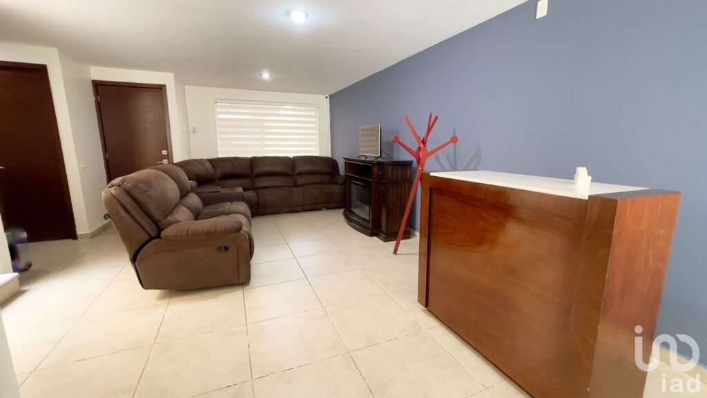 Casa Amueblada en Renta Cuautlancingo cerca de VW: Cocina Equipada, Jardín, Portón Eléctrico